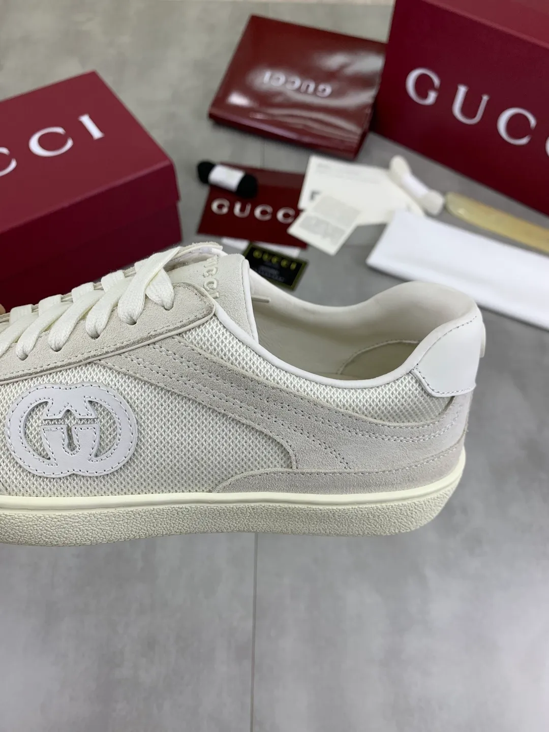 Men's shoes 💰P562 New GUCCI classic design moral training element catwalk model, matching version of top quality moral training shoes for men and women. Epoxy logo process is concave and convex, matching oil edge technology, punched cowhide cloth surface, suede cowhide surface splicing, breathable and not stuffy, the original overlasted shoe model is comfortable on the feet.  Fabric: Matched leather + cloth + mesh Lining: Water-dyed sheepskin Foot: Water-dyed sheepskin Outsole: Original molded TP matching environmentally friendly material Packaging: Top counter full set of packaging Female 35-42 (Female 41.42. Customized) Male 39-46 (46 customized)